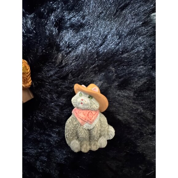 Hallmark Merry Miniatures Cowboy Cameron 3-Piece Figurine Set - Picture 5 of 9